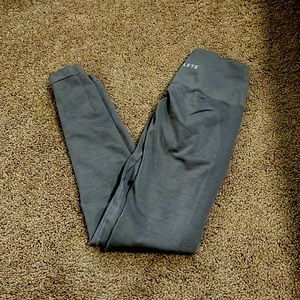 Alphalete amplify leggings grey size XS
